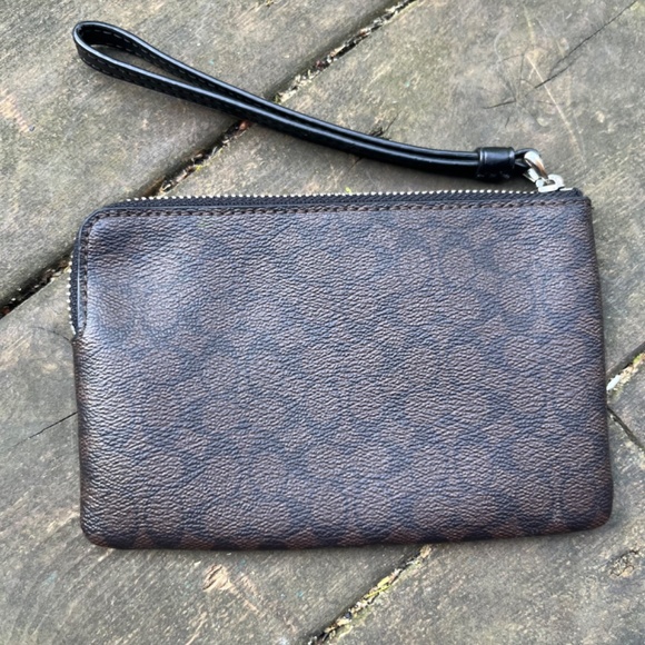 Authentic Coach Signature Corner Zip Wristlet Cherry Rare Mint Condition - Picture 4 of 10